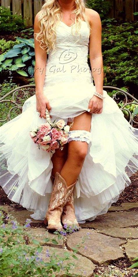 Rustic wedding dresses are becoming more popular, as there are a lot of couples who choose barn wedding theme. 30 Rustic Wedding Dresses For Inspiration | Country style ...