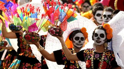 In Pictures Mexico Citys Day Of The Dead Parade Bbc News