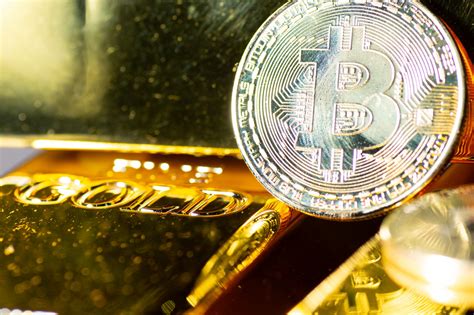 Dollar will probably still be the world's reserve currency, and bitcoin may not be around at all. Bitcoin Is Replacing Gold At An "Accelerating Pace ...
