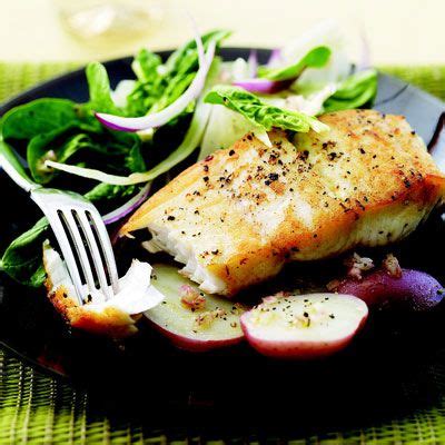 Fish pie is the ultimate comfort food and this easy fish pie recipe is delicious and nutritious. Fast Fish Dinner Recipes - Healthy Fish Recipes