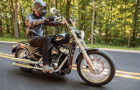 The steel frame is optimized for stiffness and light weight. Modèle Softail Standard 2021 | Harley-Davidson France