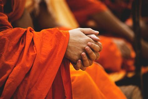 Gambar Tangan Orang Warna Biarawan Agama Budha Merapatkan Candi Doa Merasakan