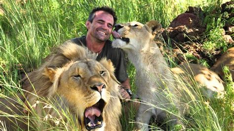 Life With Lion Whisperer Incredible Pictures Show The Bond Between A