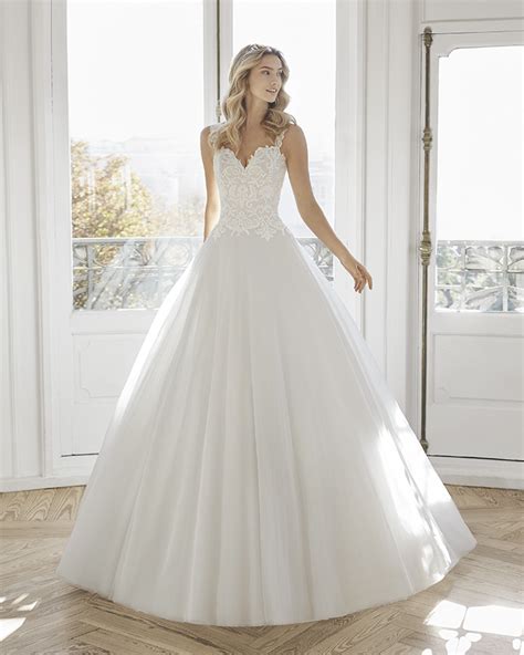 Experten für brautkleider und abendkleider warten bereits im salon auf sie. Brautkleid | Brautkleider | Brautmode | Brautmoden Boos