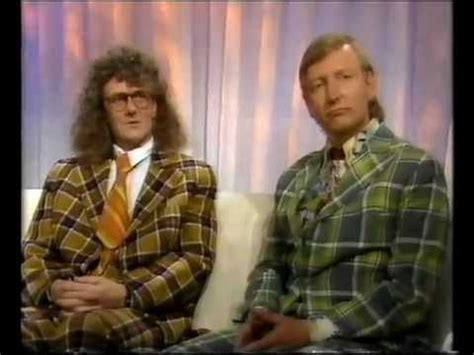 Komiker per inge torkelsen har nærmere 40 års fartstid i humorgruppa løgnaslaget. Per Inge Torkelsen og Steinar Lyse - På ozonen jeg ser ...