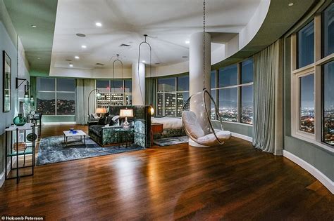 Real estate agents affiliated with coldwell banker are independent contractor sales associates and are not employees of coldwell. Friends star Matthew Perry puts his luxurious Los Angeles ...