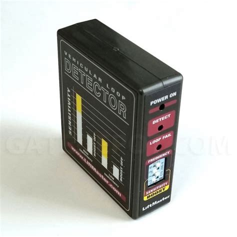 Easy, just plug into the q400 circuit board. LiftMaster Elite AELD Plug-In Loop Detector