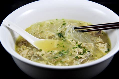 Soupe vietnamienne au poulet et aux vermicelles