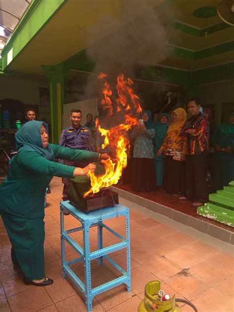 Check spelling or type a new query. Contoh Proposal Bantuan Dana Kebakaran Rumah - Berbagi ...