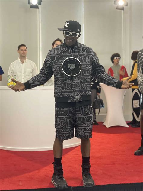 VIDEO: Flavor Flav Raps During Mickey & Minnie Meet and Greet