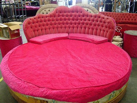 7 Foot Round Bed With Pink Tufted Bed Board Pink Tufted Bed Tufted