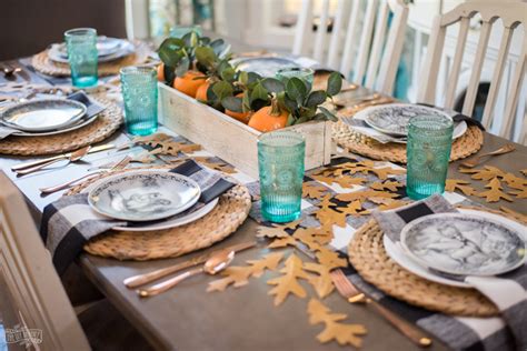 Growing up, holiday meals were always enjoyed over a beautifully set table, and i always looked forward to it! Cozy & Natural Thanksgiving Table Setting