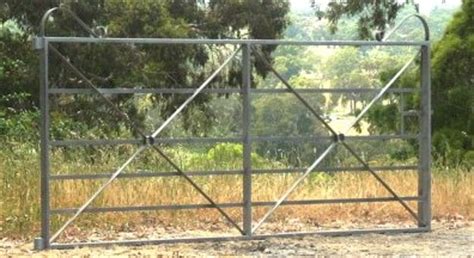 Uk manufacturers and suppliers of the finest quality bespoke gates including driveway, estate, garden, sliding and metal railings. Australian Heritage Style Five Bar Farm Gates | Farmweld
