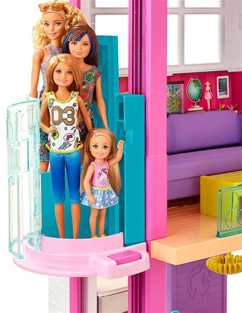 Asensor, garaje, piscina, cocina, bañera, televisor y muchos otros accesorios y. Juegos De Barbie La Casa De Los Sueños - Encuentra Juegos