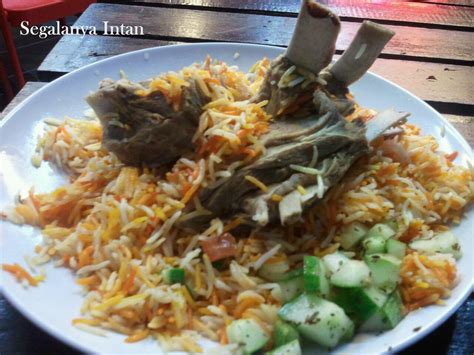 Restoran nasi arab damsyik ni dibuka awal tahun lepas, pelik juga bole tak perasan kewujudan restoran ni sampaila masuk jalan2 cari makan kt tv3. Segalanya Intan: Nasi Arab Damsyik