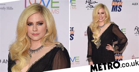 Avril Lavigne Returns To Red Carpet After Lyme Disease Battle Metro News