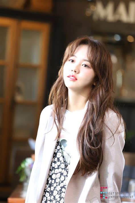 15일 첫 방송되는 kbs 2tv 새 월화드라마 '달이 뜨는 강'(극본 한지훈 연출 윤상호)은 고구려가 삶의 전부였던 공주 평강(김소현 분)과 사랑을 역사로 만든 장군 온달(지수 분)의 운명에 굴하지 않은 순애보를 그린 퓨전 사극 로맨스다. 5년째 재계약한 김소현 soup s/s 화보 비하인드 : 네모판