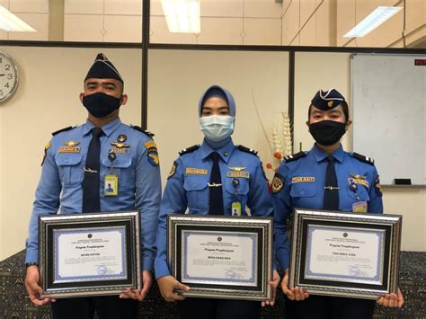 3 Petugas Avsec Bandara Hang Nadim Batam Dapat Penghargaan Kementerian