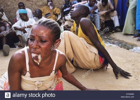 Šarīʿa ʃaˈriːʕa), islamic law, or sharia law is a religious law forming part of the islamic tradition. Voodoo-animistischen Zeremonie existiert im Ghetto. Unter ...