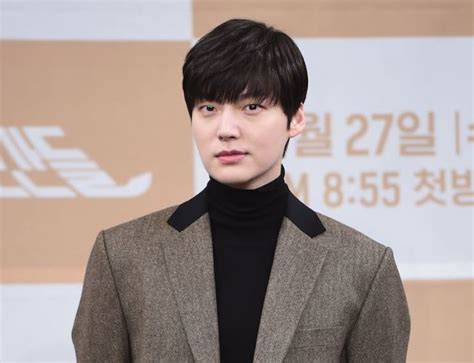 His acting also superb, he is usually expressionless but all his drama were all good? Ahn Jae-hyun's "Forget me" Instagram statement worries fans