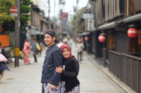 Maybe you would like to learn more about one of these? Prewed Adat Di Majalengka - 6 Gaya Prewedding Aurel ...