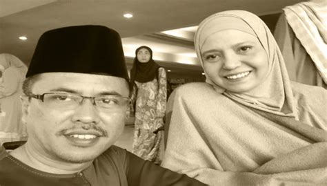 Azizah and ramli's relationship is objected by azizah's father. Wafa Abdul Kadir meninggal dunia | Sabah Post