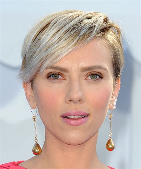 Scarlett Johansson Short Straight Casual Hairstyle Light