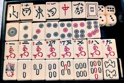 El go es un juego de mesa que surgió en torno al 2000 a.c. Antiguo juego chino "MAHJONG" de bambú y hueso, con - Catawiki