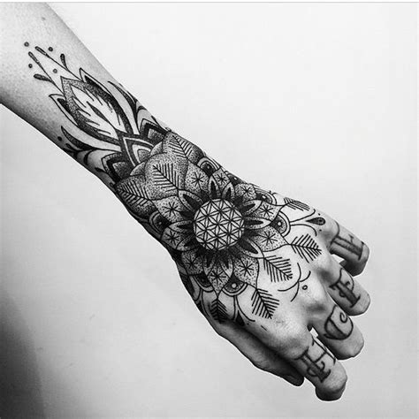 O Significado Da Tatuagem De Mandala E Exemplos Para Te Inspirar Tinta Na Pele Tatuagem