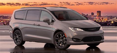 The 2021 Chrysler Pacifica Minivan Earns Yet Another Award Kendall