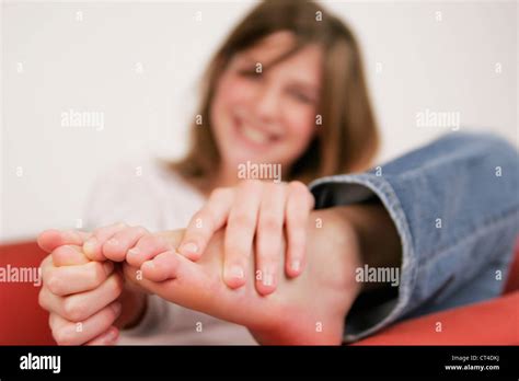 14 Bis 16 Jahre Alt Mädchen Füße Fotos Und Bildmaterial In Hoher Auflösung Alamy