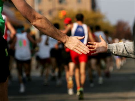 Marathon Runners Forget The Pain Of The Last Race Cbs News