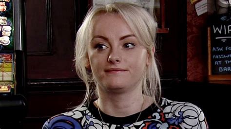 Coronation Streets Katie Mcglynn Unrecognisable As She Dyes Hair Pink