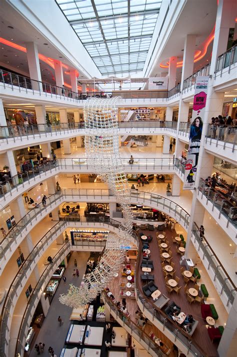 File:CentralWorld Atrium Zone.jpg - Wikimedia Commons