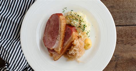 Einfachheit Autobahn Temperatur kassler auf sauerkraut im ofen Die Form