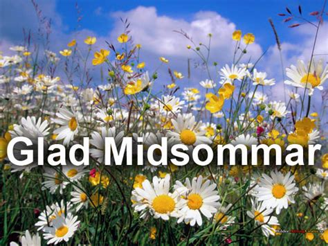 Altrade en kartong jordgubbar som ska få följa med till goda vänner ikväll. Glad midsommar