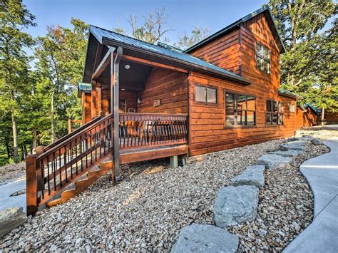 Somebody sp.otted her last night at. Lakefront Vibes - Beth's Breakaways - Branson, MO ...