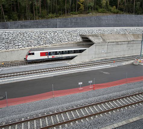 El gol de locatelli mete a la azzurra en octavos de final, si el. Suiza presenta el túnel ferroviario más largo del mundo
