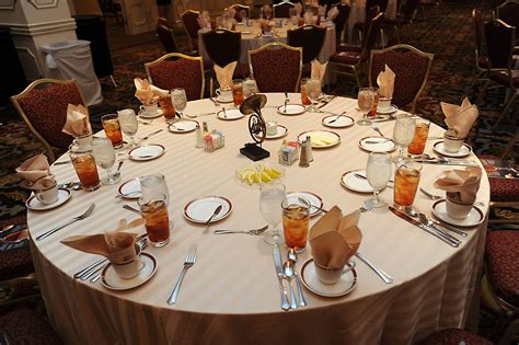 Set the table (s) if you've ordered individual meals for all participants, set places with plates, napkins, and silverware to make it easier for people to simply come in, grab their lunch, and take a seat. 12.30 pm | Louth & Horncastle