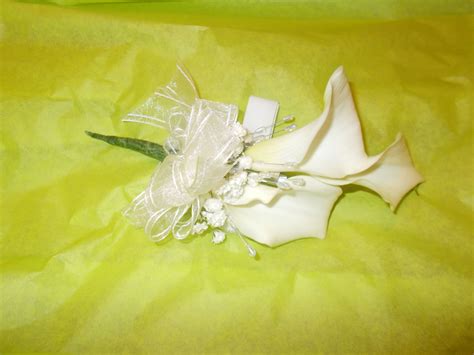 Petal Confetti White Wedding Flowers Beautiful Flowers Petals Ivory