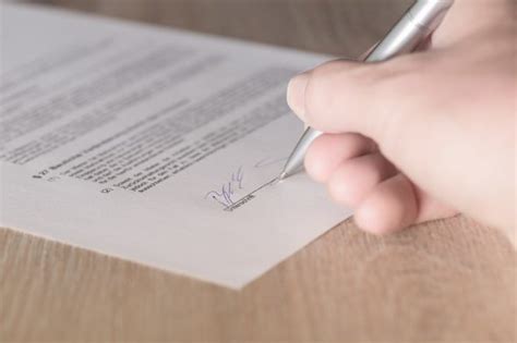 تفسير حلم توقيع عقد عمل