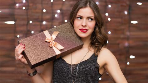 Alternatively, you can send a gift directly in a chat by clicking the paperclip icon and selecting gift. Sending an Anonymous Gift to Your Ex | The Modern Man