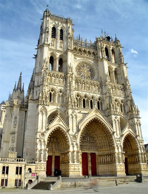 Hai 2 modi per andare da stade de france a amiens. Amiens cathedral - Why You Must Visit Soon