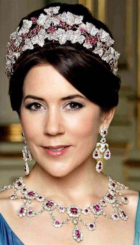 أجمل مجوهرات الأميرة ماري جميلة العائلة الملكية في الدنمارك مجلة هي