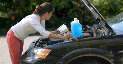 Everyone Should Know How To Fix These 35 Common Car Emergencies Here