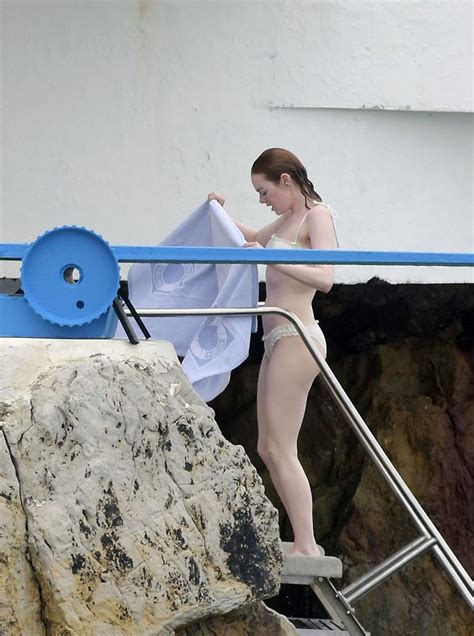 Actress Emma Stone Showed Her Ass In Bikini Scandal Planet