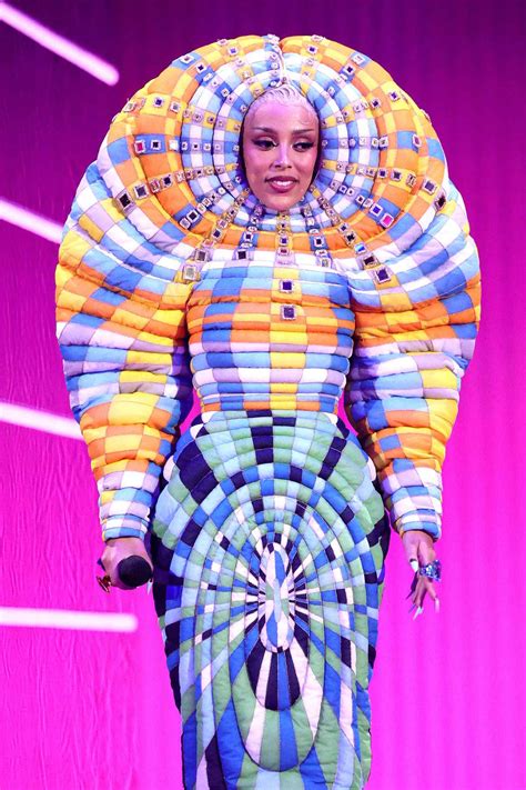 Vmas 2021 See Doja Cats Wildest Awards Show Outfits Us Weekly