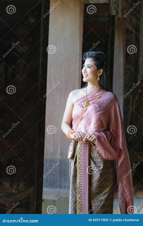 Women In Thai Traditional Dress At The Old Temple In Ayutthaya Stock Image Image Of Dress