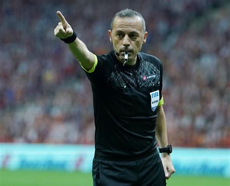 Uefa şampiyonlar ligi, pandemi arasından sonra yeniden başlıyor. Cüneyt Çakır, Şampiyonlar Ligi play-off turunda düdük çalacak