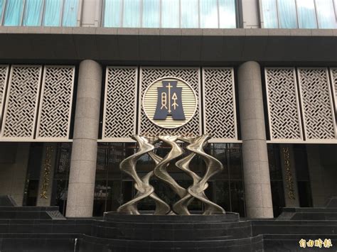May 20, 2021 · 手機報稅：【手機報稅】如何用行動電話申報綜合所得稅？ 退稅日期：本國人分3批次退稅，外僑分3批次退稅，詳細的日期參考下方表格。 退稅詳細內容：所得稅退稅日期 是否申報成功：個人所得稅查詢、結果 報稅也要防疫! 今年綜所稅申報 首度延長期限、提前退稅 - 自由財經